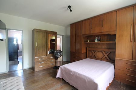 Casa de condomínio para alugar com 1500m², 4 quartos e 3 vagasSuíte