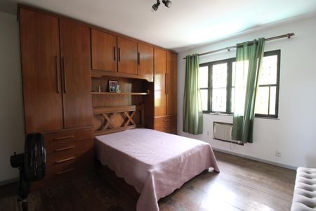 Casa de condomínio para alugar com 1500m², 4 quartos e 3 vagasSuíte