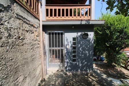 Casa de condomínio para alugar com 1500m², 4 quartos e 3 vagasFundos da casa - Edícula