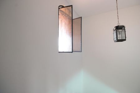 Casa de condomínio para alugar com 1500m², 4 quartos e 3 vagasEscada