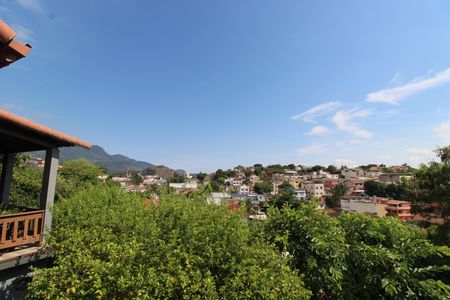 Casa de condomínio para alugar com 1500m², 4 quartos e 3 vagasFundos da casa - Vista