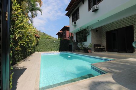 Casa de condomínio para alugar com 1500m², 4 quartos e 3 vagasFrente da casa