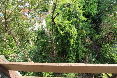 Casa de condomínio para alugar com 1500m², 4 quartos e 3 vagasFundos da casa 