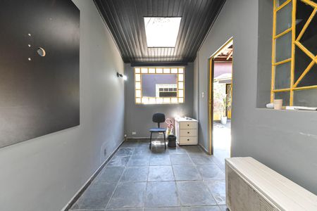 Casa à venda com 246m², 3 quartos e 3 vagasEscritório