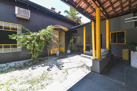 Casa à venda com 246m², 3 quartos e 3 vagasQuintal