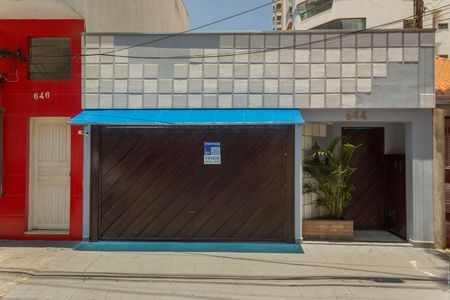 Casa à venda com 263m², 4 quartos e 6 vagas Casa à venda com 263m², 4 quartos e 6 vagasFachada