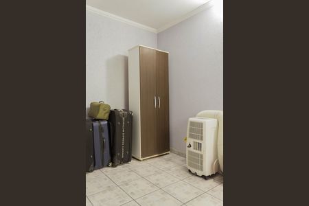 Casa à venda com 263m², 4 quartos e 6 vagas Casa à venda com 263m², 4 quartos e 6 vagasQuarto de Serviço