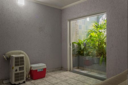 Casa à venda com 263m², 4 quartos e 6 vagas Casa à venda com 263m², 4 quartos e 6 vagasQuarto de Serviço