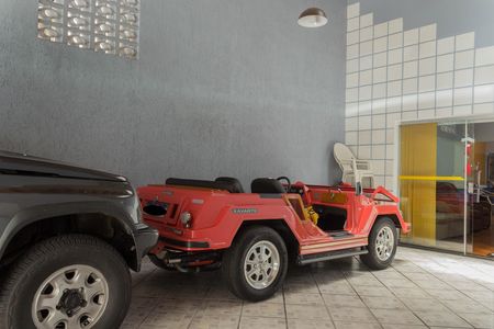 Casa à venda com 263m², 4 quartos e 6 vagas Casa à venda com 263m², 4 quartos e 6 vagasGaragem