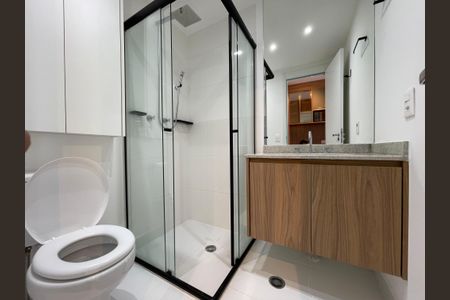 Banheiro de kitnet/studio para alugar com 1 quarto, 28m² em Butantã, São Paulo