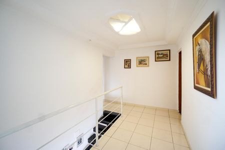 Casa à venda com 150m², 4 quartos e 1 vagaHall da escada