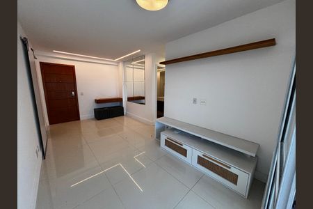 Apartamento para alugar com 74m², 2 quartos e 2 vagasSala