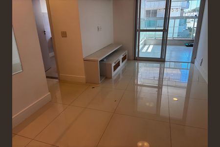 Apartamento para alugar com 74m², 2 quartos e 2 vagasSala