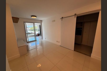 Apartamento para alugar com 74m², 2 quartos e 2 vagasSala