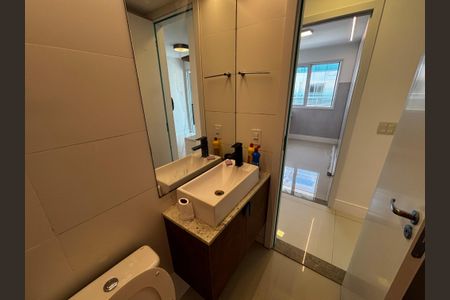 Apartamento para alugar com 74m², 2 quartos e 2 vagasBanheiro