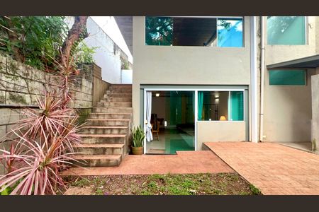 Casa à venda com 110m², 2 quartos e 2 vagasGaragem