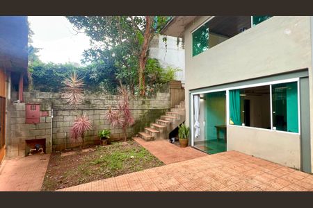 Garagem de casa à venda com 2 quartos, 110m² em Vila Madalena, São Paulo