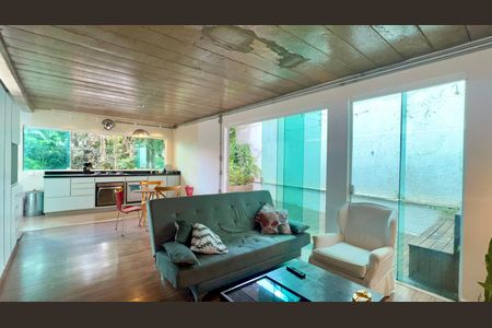 Casa à venda com 110m², 2 quartos e 2 vagasSala