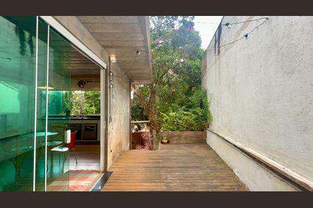 Casa à venda com 110m², 2 quartos e 2 vagasDeck