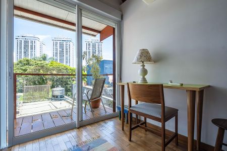 Suíte 1 de casa à venda com 2 quartos, 110m² em Vila Madalena, São Paulo