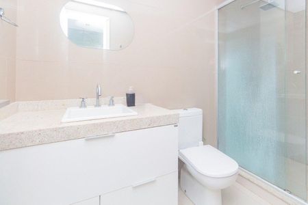 Banheiro  de apartamento para alugar com 1 quarto, 40m² em Petrópolis, Porto Alegre