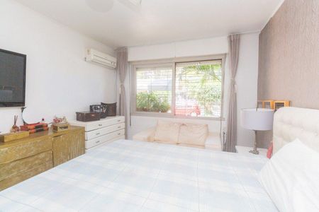 Quarto 1 de apartamento para alugar com 4 quartos, 140m² em Petrópolis, Porto Alegre
