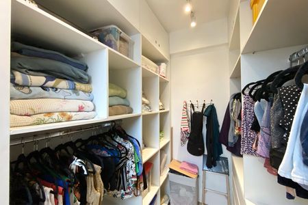 Closet da suíte 1 de apartamento para alugar com 3 quartos, 74m² em Minas Brasil, Belo Horizonte