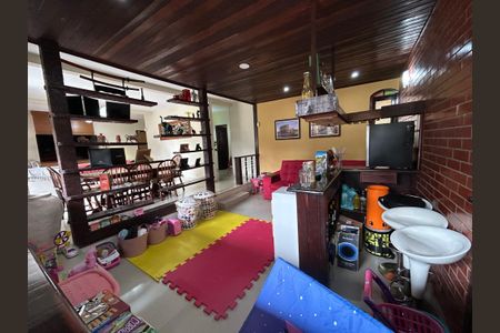 Casa de condomínio à venda com 600m², 4 quartos e 4 vagasSala