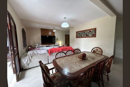 Casa de condomínio à venda com 600m², 4 quartos e 4 vagasSala de jantar