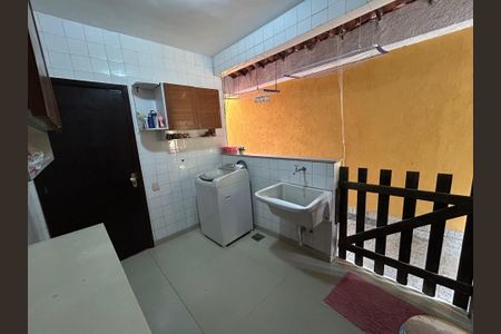 Casa de condomínio à venda com 600m², 4 quartos e 4 vagasÁrea de serviço