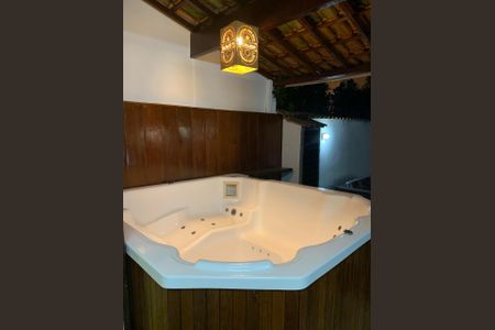 Casa de condomínio à venda com 600m², 4 quartos e 4 vagasHidromassagem