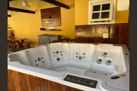 Casa de condomínio à venda com 600m², 4 quartos e 4 vagasHidromassagem