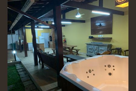 Casa de condomínio à venda com 600m², 4 quartos e 4 vagasVaranda