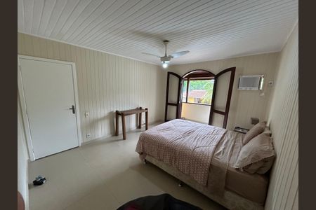 Casa de condomínio à venda com 600m², 4 quartos e 4 vagasQuarto