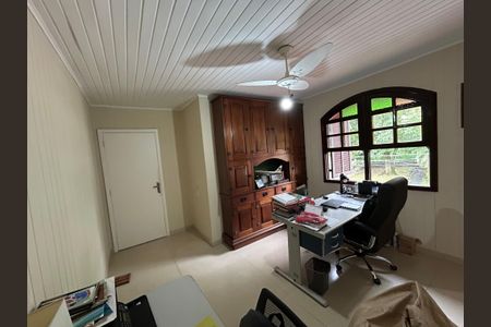 Casa de condomínio à venda com 600m², 4 quartos e 4 vagasQuarto