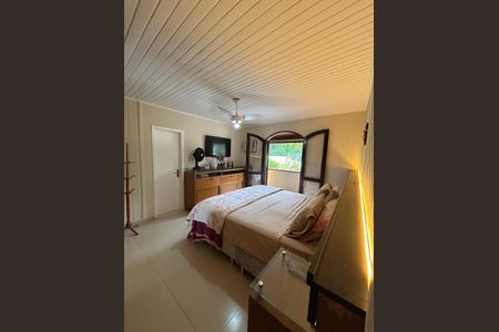 Casa de condomínio à venda com 600m², 4 quartos e 4 vagasQuarto