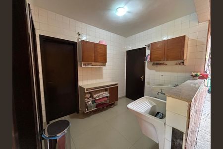 Casa de condomínio à venda com 600m², 4 quartos e 4 vagasÁrea de serviço