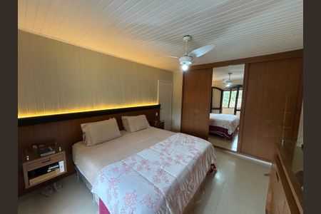 Casa de condomínio à venda com 600m², 4 quartos e 4 vagasQuarto