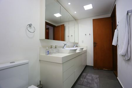 Apartamento para alugar com 156m², 3 quartos e 2 vagasBanheiro da Suíte