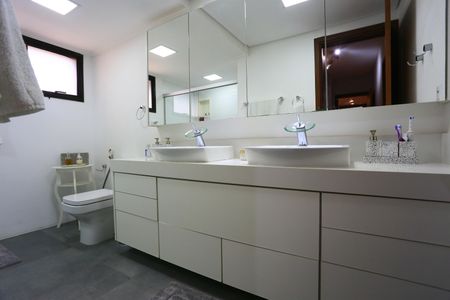 Apartamento para alugar com 156m², 3 quartos e 2 vagasBanheiro da Suíte