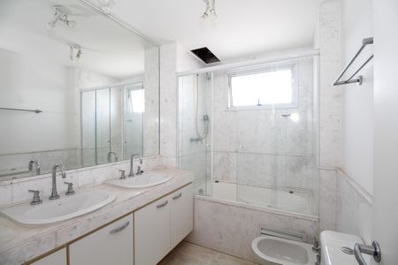 Apartamento para alugar com 190m², 3 quartos e 4 vagas Apartamento para alugar com 190m², 3 quartos e 4 vagasBanheiro da Suíte 3