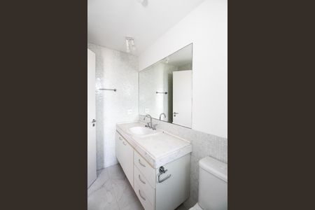 Apartamento para alugar com 190m², 3 quartos e 4 vagas Apartamento para alugar com 190m², 3 quartos e 4 vagasBanheiro da Suíte 1