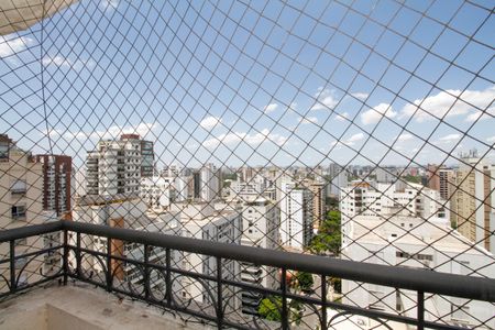 Apartamento para alugar com 190m², 3 quartos e 4 vagas Apartamento para alugar com 190m², 3 quartos e 4 vagasVaranda e Vista da Suíte 2