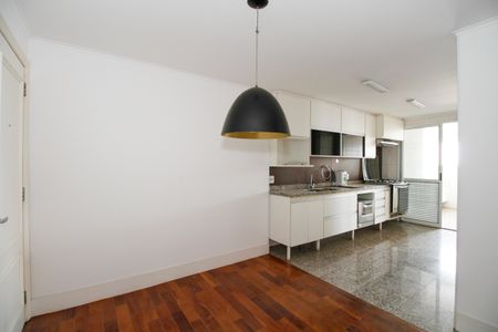 Apartamento para alugar com 190m², 3 quartos e 4 vagas Apartamento para alugar com 190m², 3 quartos e 4 vagasCozinha
