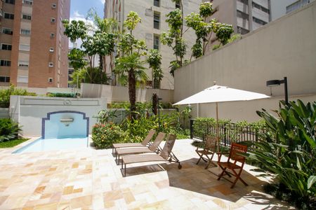 Apartamento para alugar com 190m², 3 quartos e 4 vagas Apartamento para alugar com 190m², 3 quartos e 4 vagasÁrea Comum - Piscina