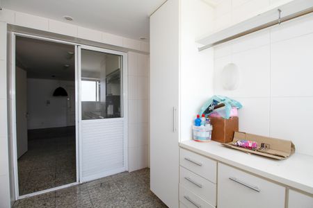 Apartamento para alugar com 190m², 3 quartos e 4 vagas Apartamento para alugar com 190m², 3 quartos e 4 vagasÁrea de Serviço