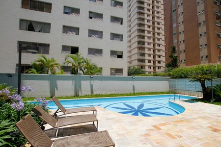 Apartamento para alugar com 190m², 3 quartos e 4 vagas Apartamento para alugar com 190m², 3 quartos e 4 vagasÁrea Comum - Piscina