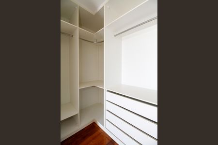 Apartamento para alugar com 190m², 3 quartos e 4 vagas Apartamento para alugar com 190m², 3 quartos e 4 vagasCloset da Suíte 3