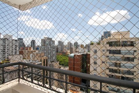 Apartamento para alugar com 190m², 3 quartos e 4 vagas Apartamento para alugar com 190m², 3 quartos e 4 vagasVaranda e Vista da Suíte 1