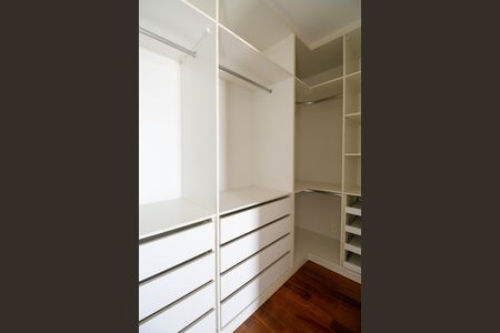Apartamento para alugar com 190m², 3 quartos e 4 vagas Apartamento para alugar com 190m², 3 quartos e 4 vagasCloset da Suíte 3